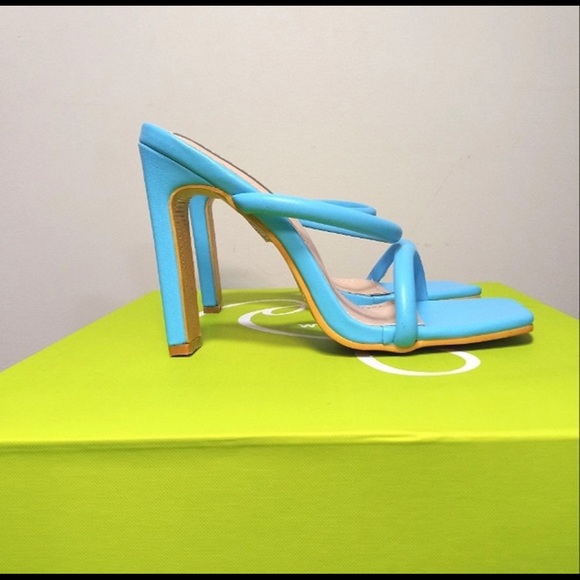 NWOB SHEIN Blue Strappy Neoprene
Size 6.5
Heels 4.0 inch
Square heels - Picture 5 of 5